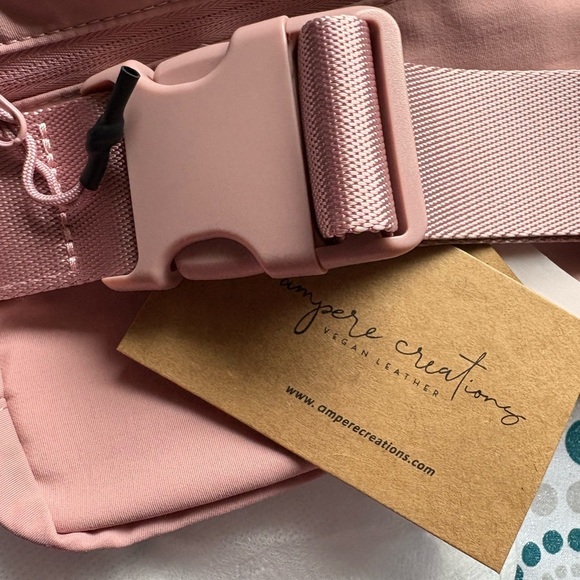 NWT- THE JULIA BAG
Pink rose fanny pack
Soft vegan leather
comes with dust bag - Picture 15 of 16